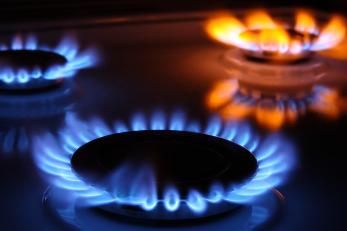 Gas